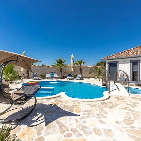 Dalmatinac Villa *